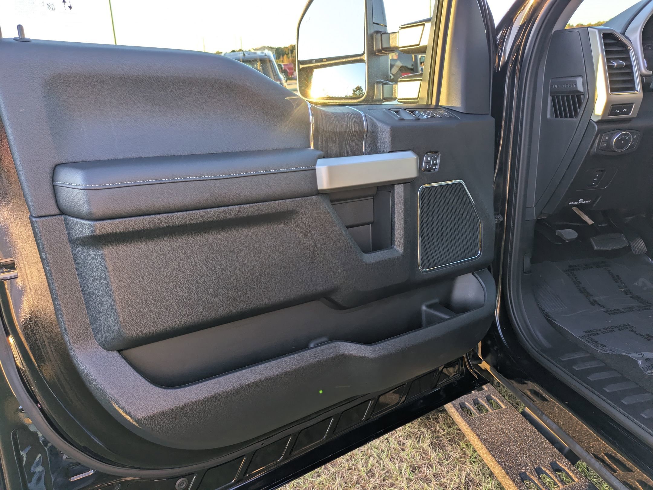 Certified 2020 Ford F250 Lariat w/ Tremor Off-Road Package image 12