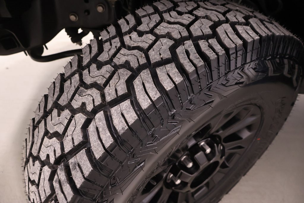 Certified 2020 Ford F350 Lariat w/ Tremor Off-Road Package image 46