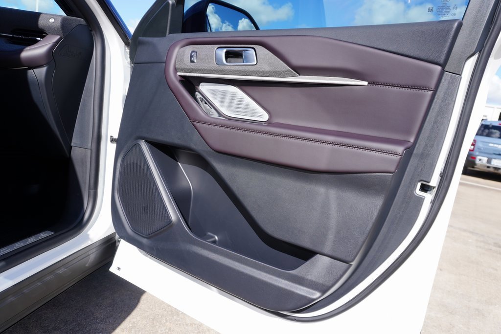 Certified 2025 Ford Explorer Platinum image 26