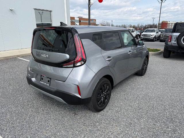 Used 2025 Kia Soul LX FWD image 8