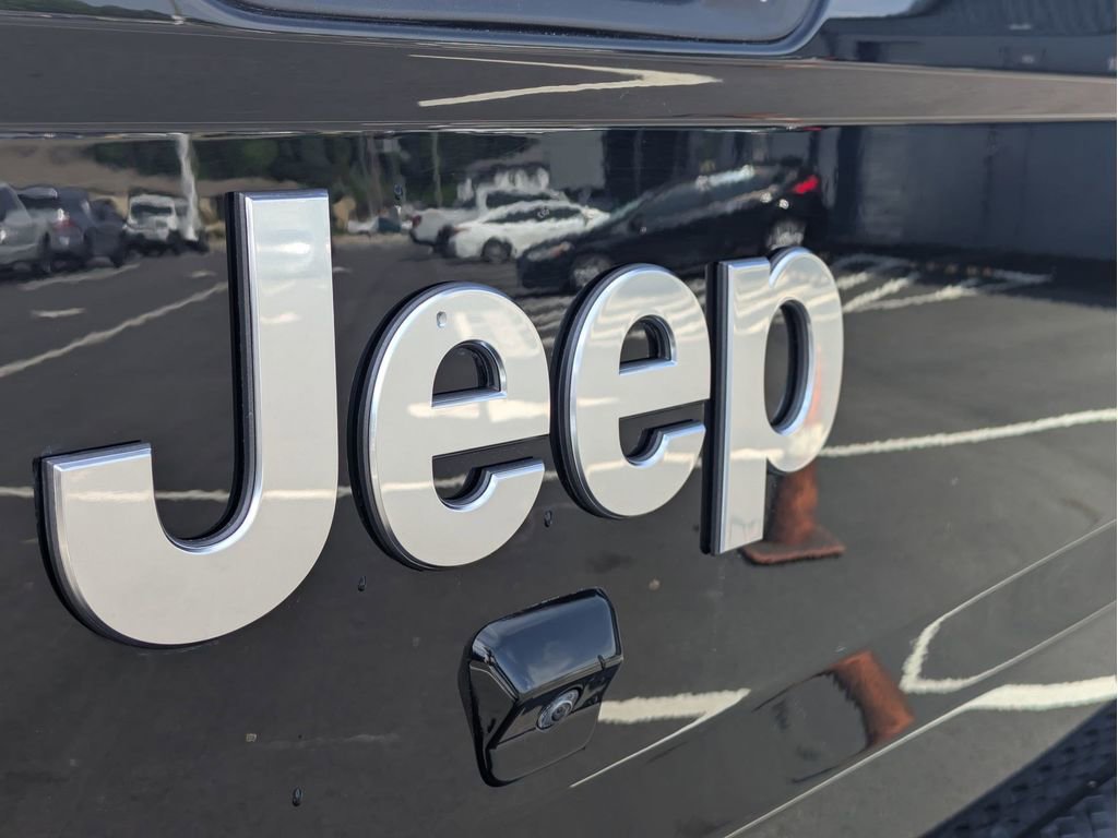 Used 2023 Jeep Gladiator Overland AWD/4WD image 9