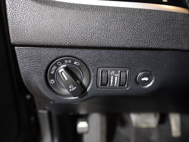 Used 2018 Chrysler 300 S w/ 300S Premium Group image 24