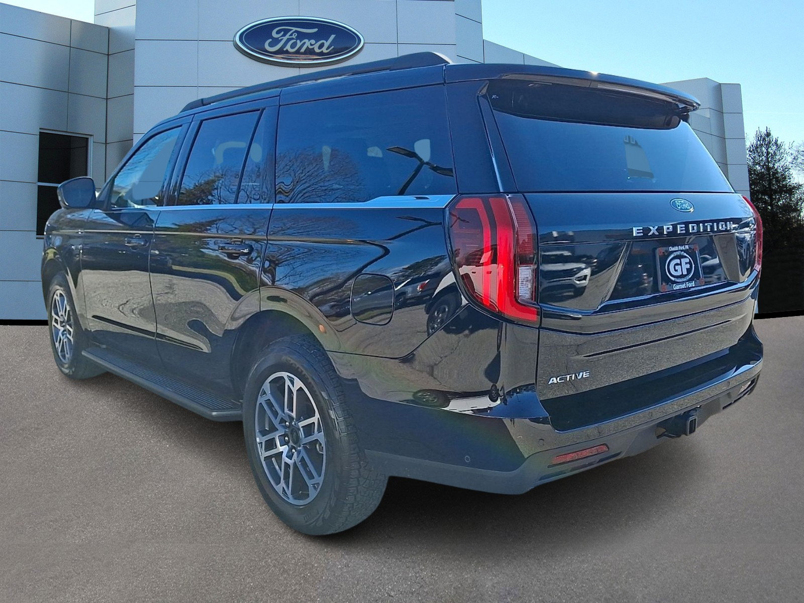 Certified 2025 Ford Expedition Active AWD/4WD image 5