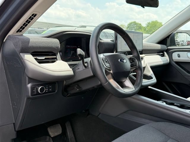 Certified 2025 Ford Explorer Active AWD/4WD image 16