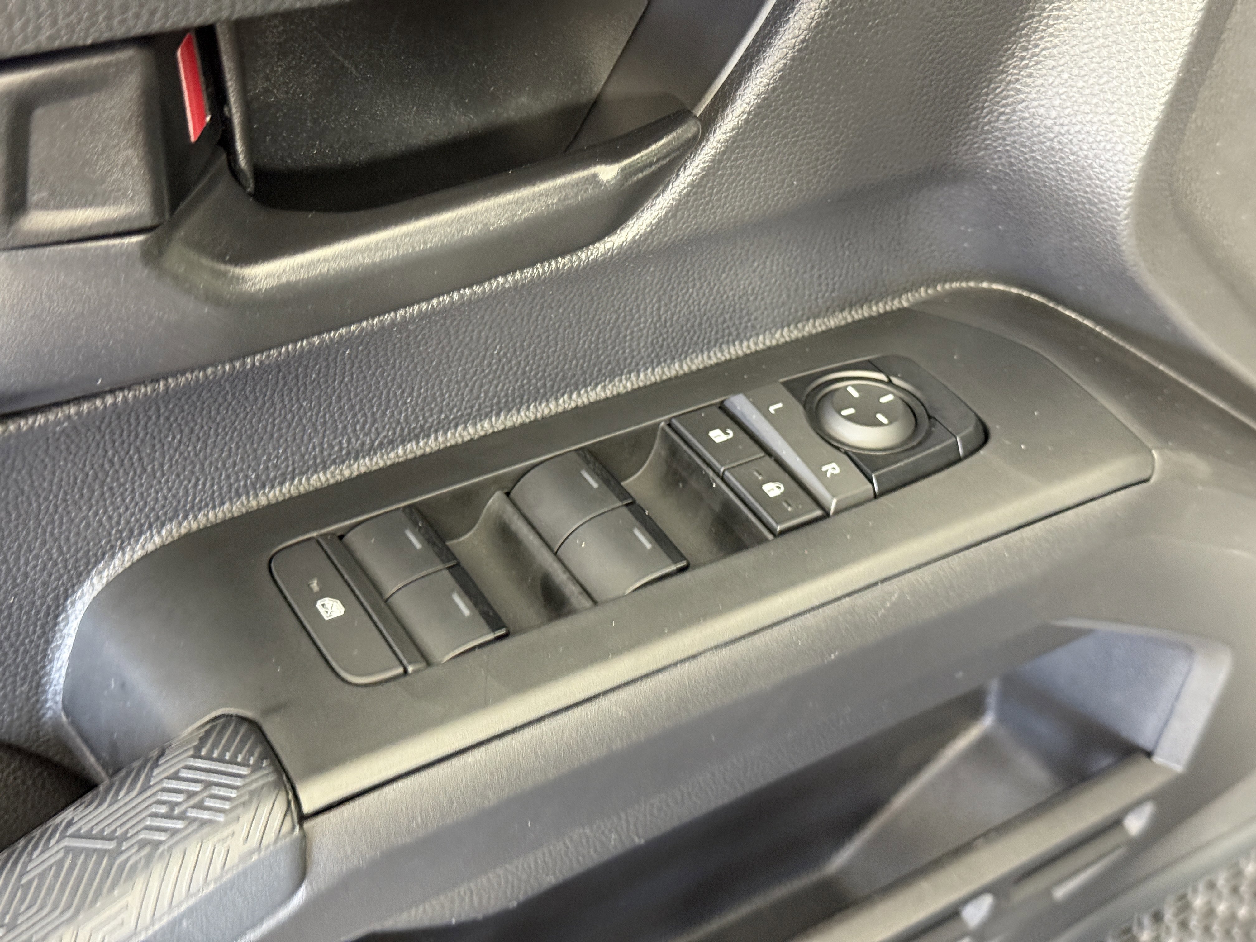 Used 2024 Toyota Tacoma SR5 w/ SR5 Upgrade Package AWD/4WD image 18