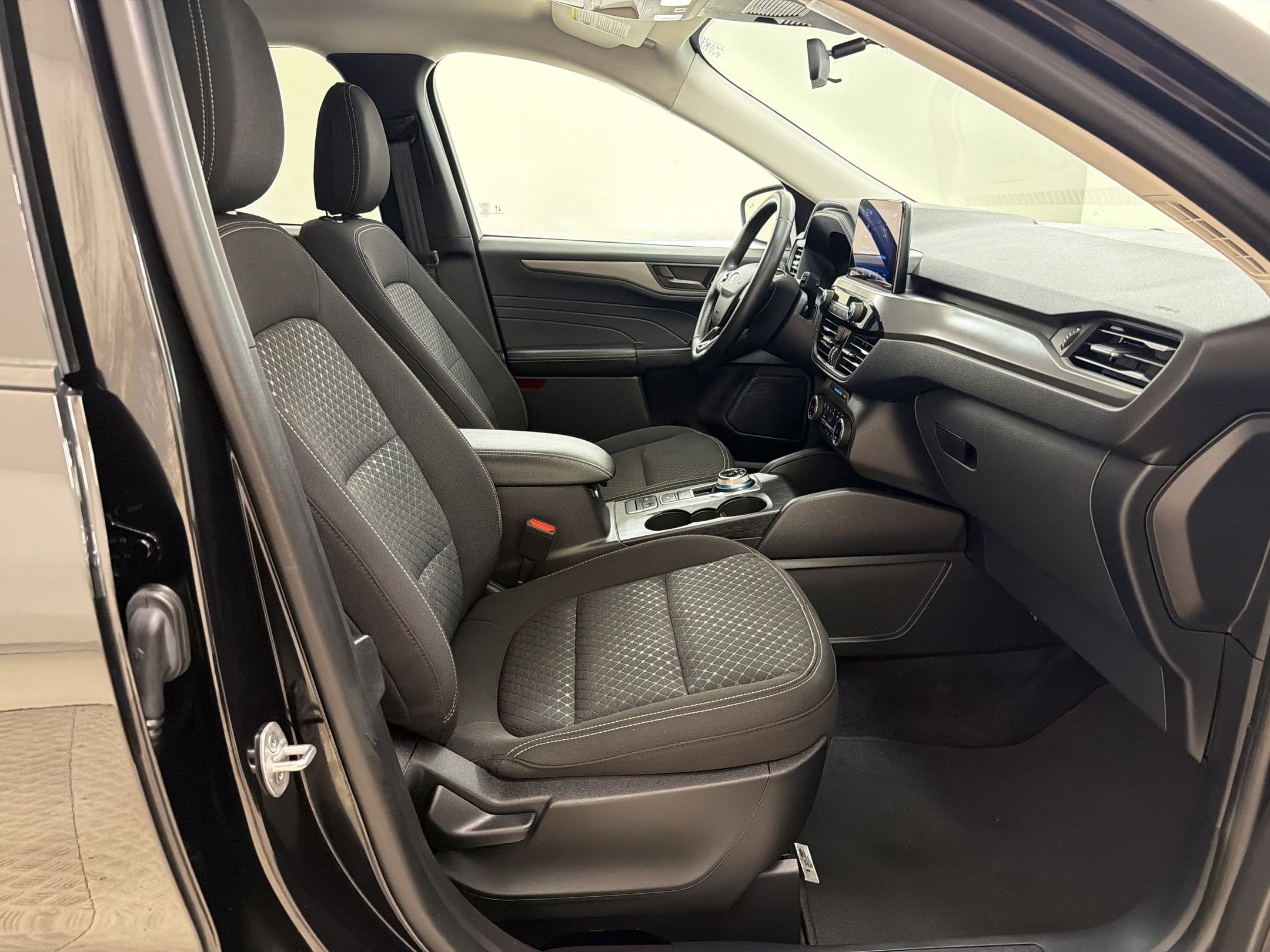 Certified 2023 Ford Escape Active AWD/4WD image 29