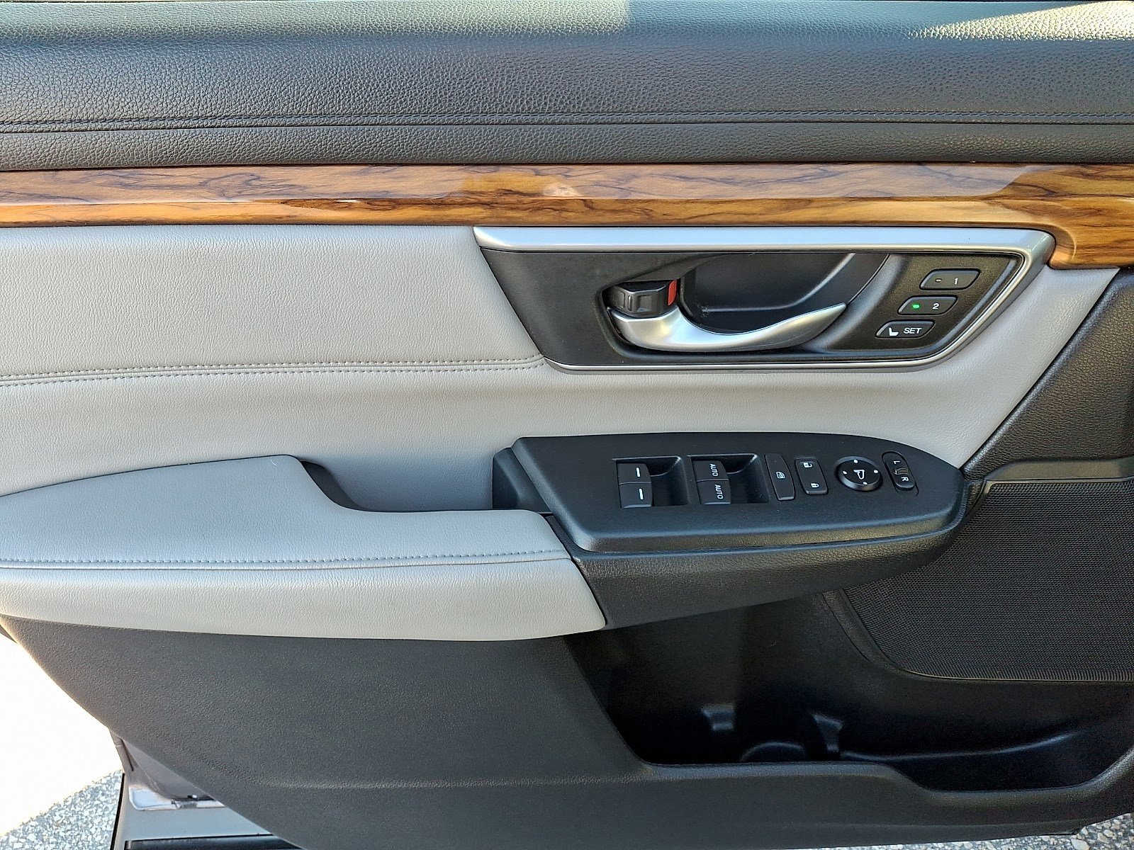 Used 2017 Honda CR-V EX-L image 12