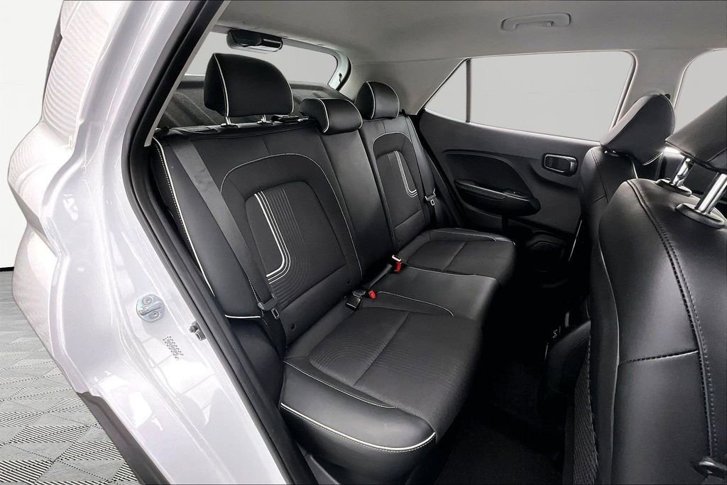 Used 2024 Hyundai Venue Limited FWD image 27