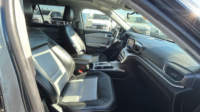 Certified 2022 Ford Explorer XLT w/ Equipment Group 202A AWD/4WD image 11