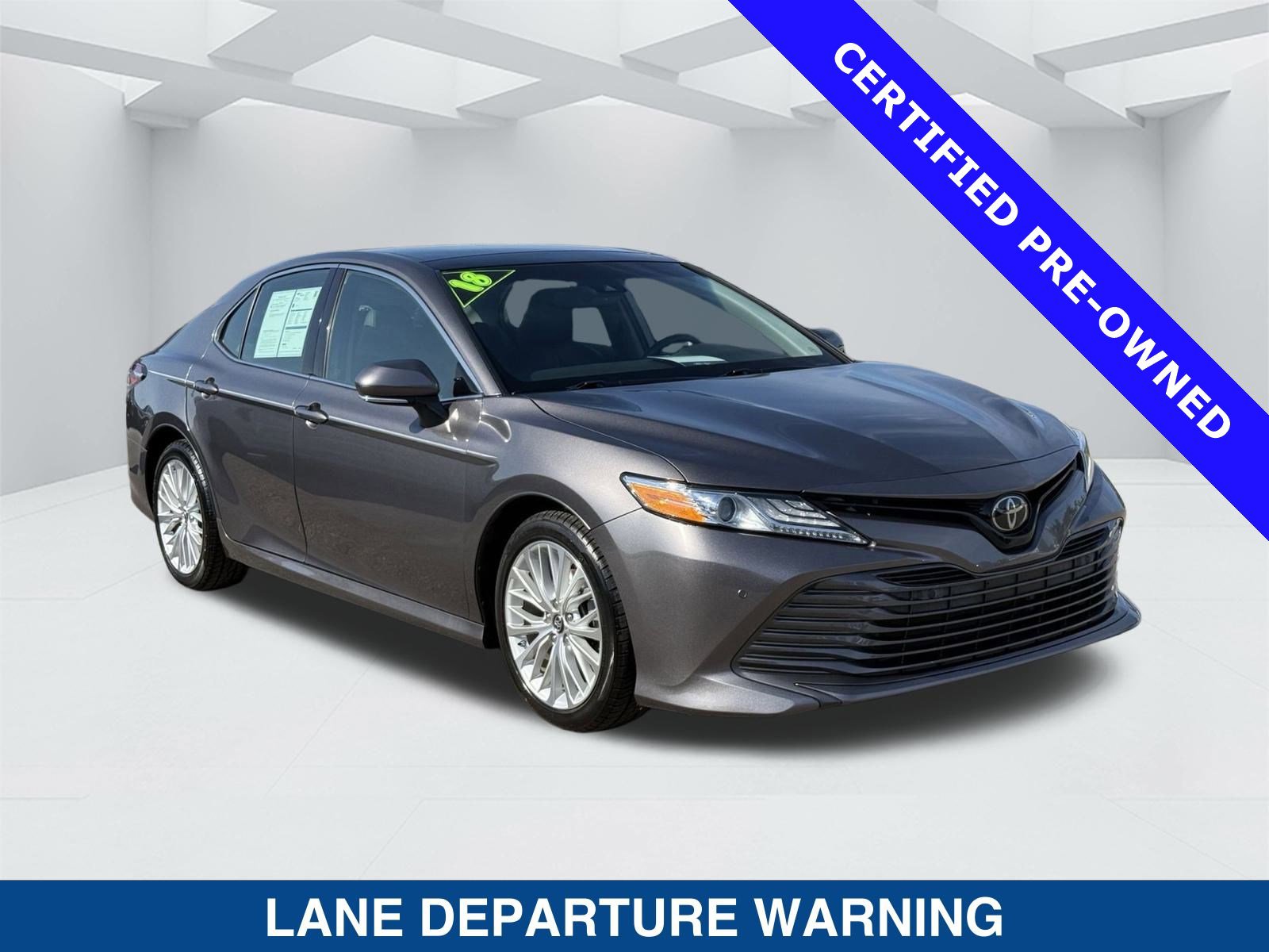 Used 2018 Toyota Camry XLE video 2