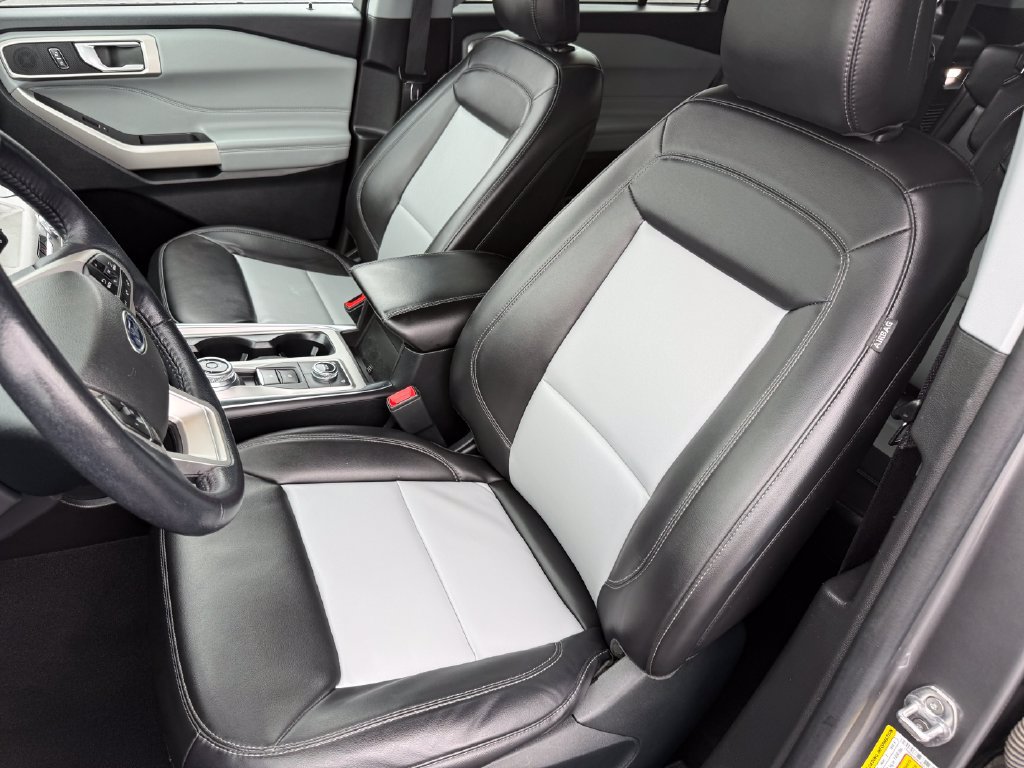 Certified 2023 Ford Explorer XLT w/ Equipment Group 202A AWD/4WD image 13