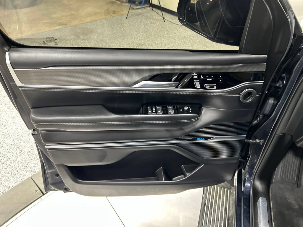 Used 2022 Jeep Grand Wagoneer Series II AWD/4WD image 14