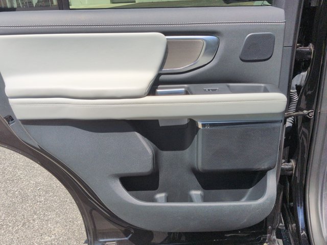 Certified 2025 Ford Expedition Platinum w/ Driver's Package AWD/4WD image 30