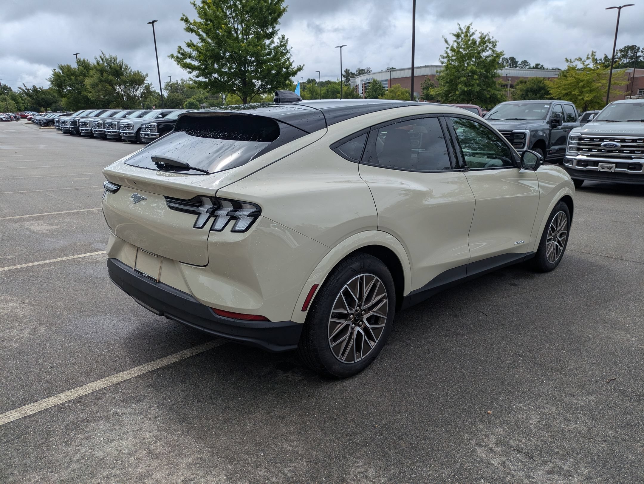 Certified 2025 Ford Mustang Mach-E Premium AWD/4WD image 4