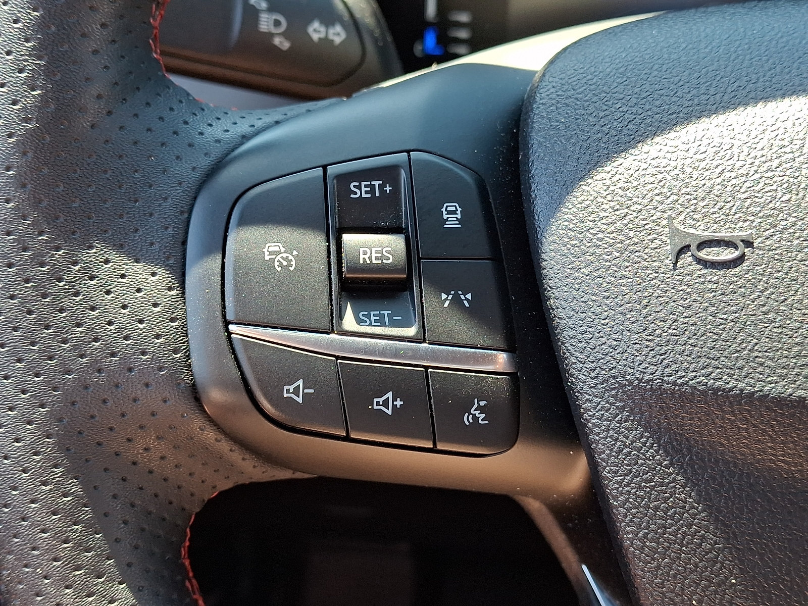 Certified 2024 Ford Escape ST-Line w/ Tech Pack #1 AWD/4WD image 29