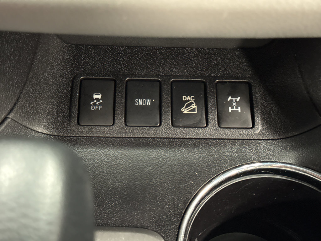 Used 2017 Toyota Highlander LE image 24