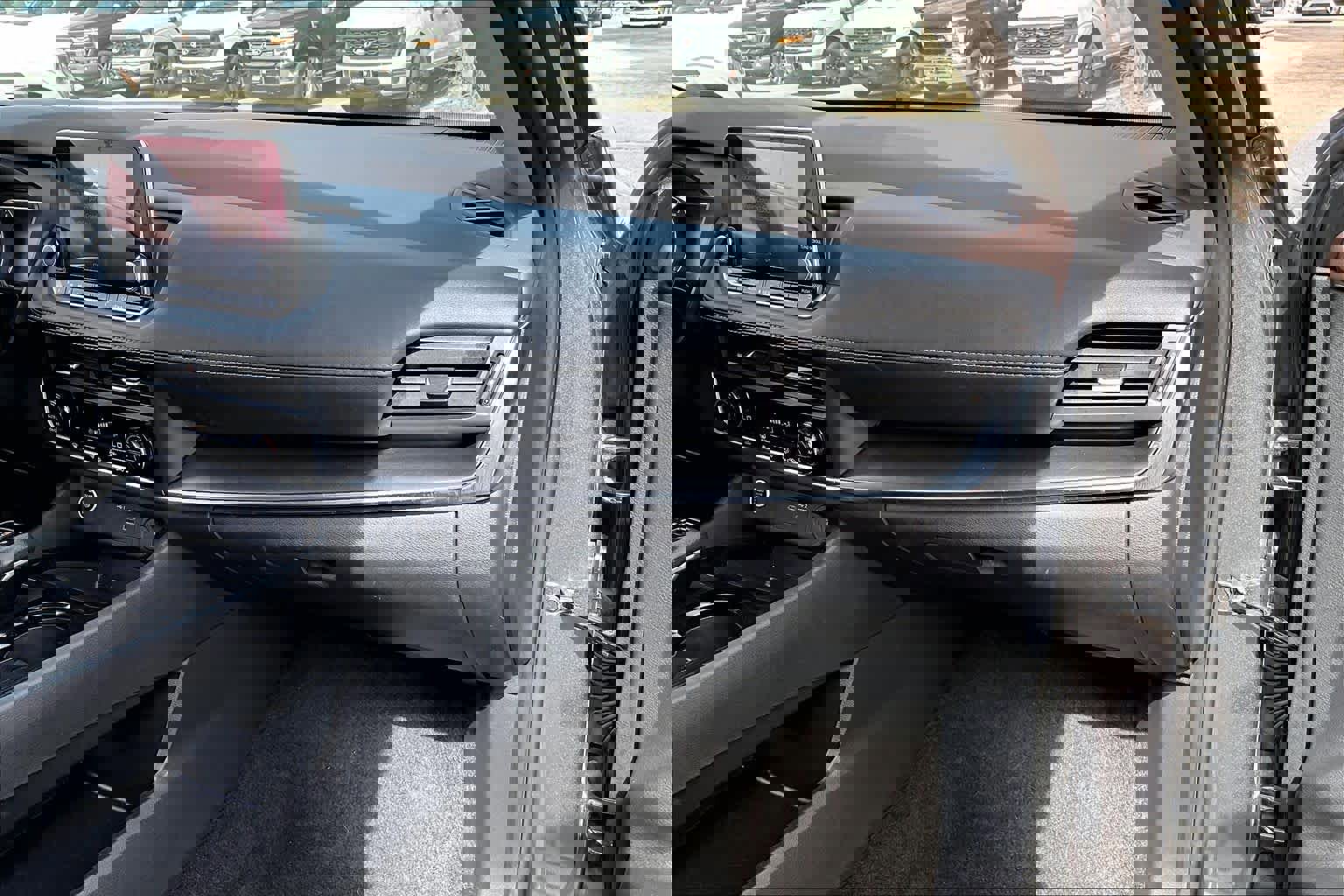 Used 2023 Nissan Rogue SV image 18