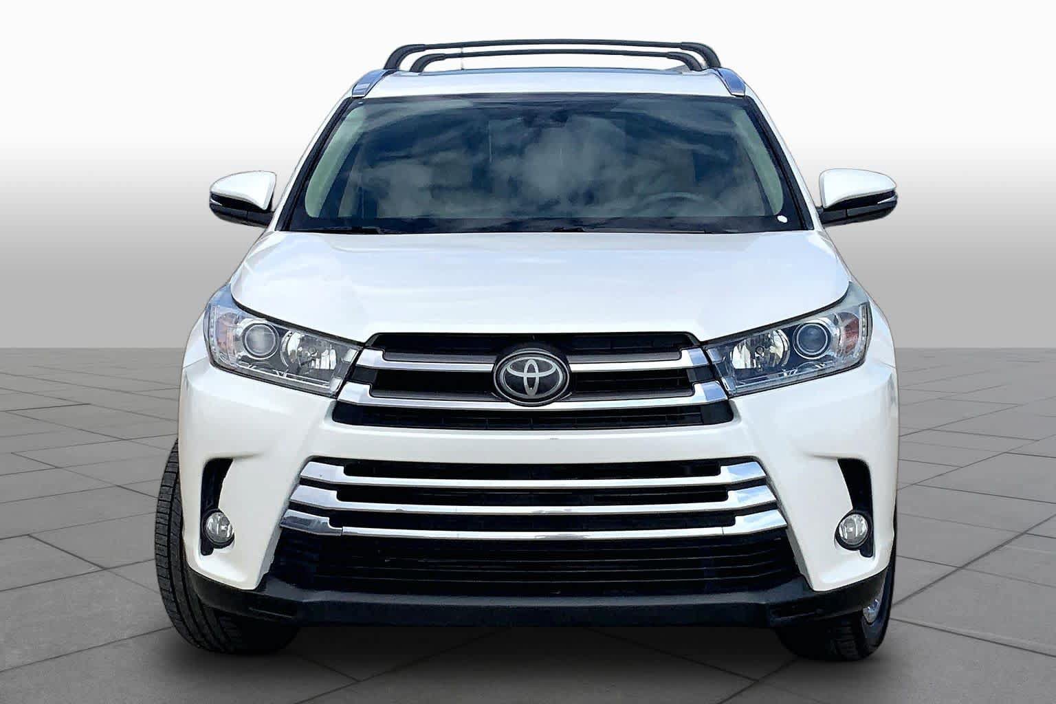 Used 2018 Toyota Highlander Limited w/ Carpet Mat Package (TMS) AWD/4WD image 4
