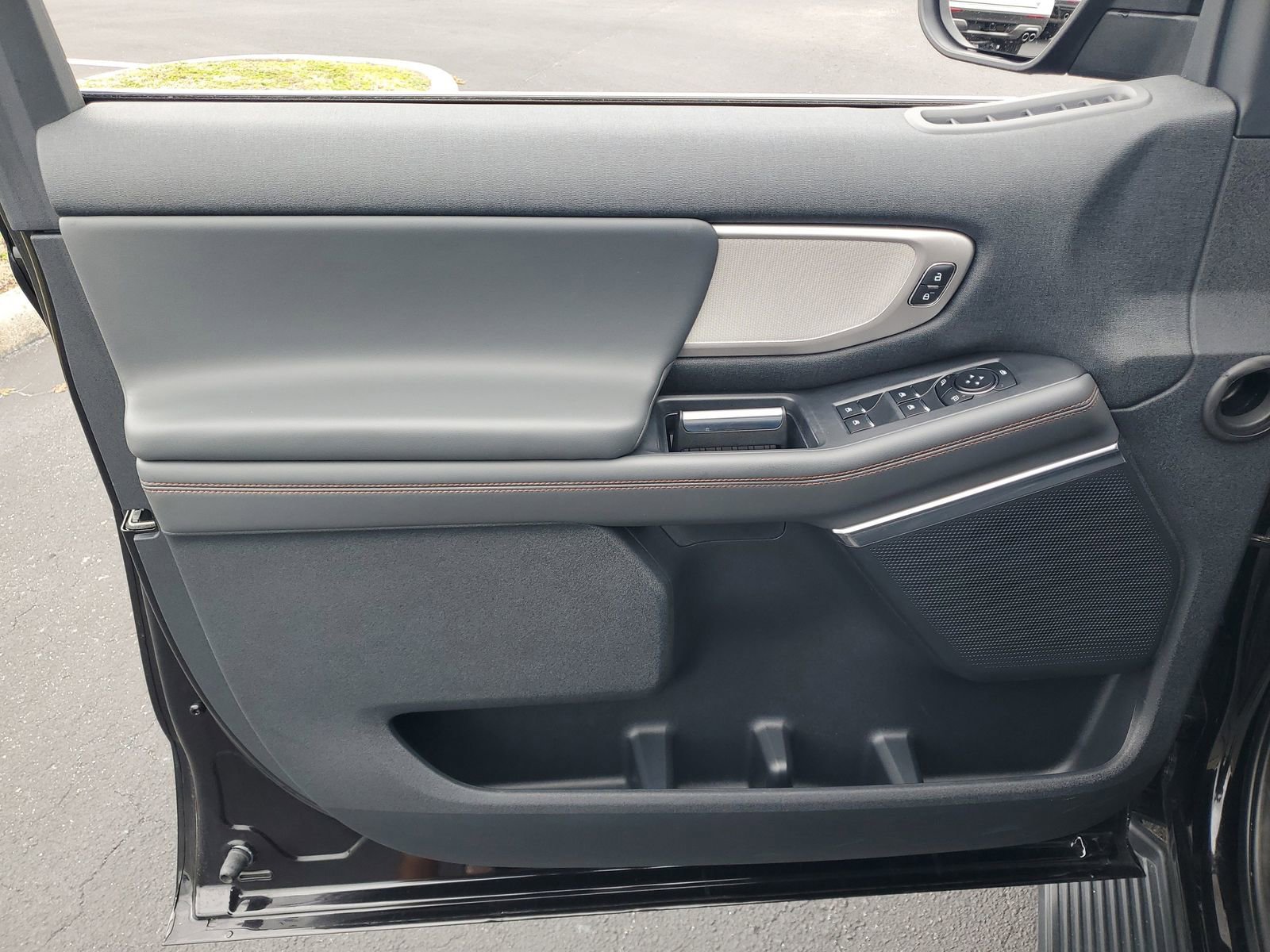 Certified 2025 Ford Expedition Active image 16