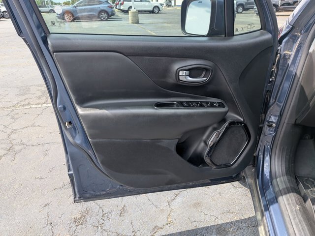 Used 2020 Jeep Renegade Altitude FWD image 12