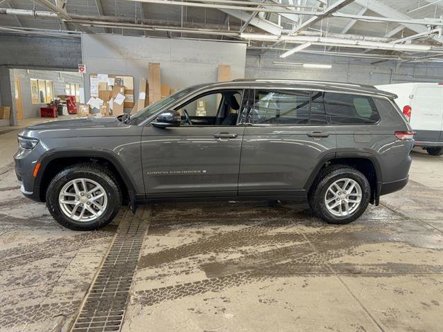 Used 2021 Jeep Grand Cherokee L Laredo w/ Luxury Tech Group I image 2