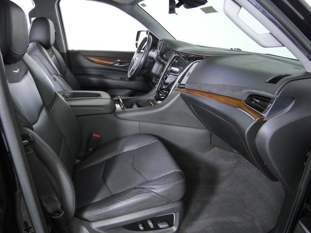 Used 2020 Cadillac Escalade Luxury w/ Escalade Sport Edition AWD/4WD image 12