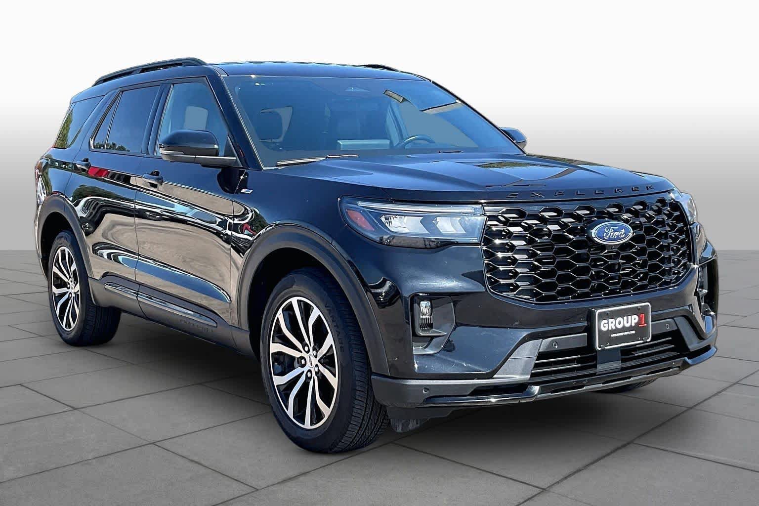 Certified 2025 Ford Explorer ST-Line AWD/4WD image 3