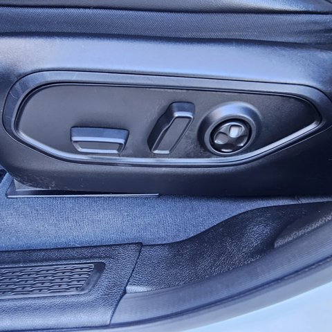 Used 2023 Jeep Grand Cherokee L Limited w/ Black Appearance Package image 12