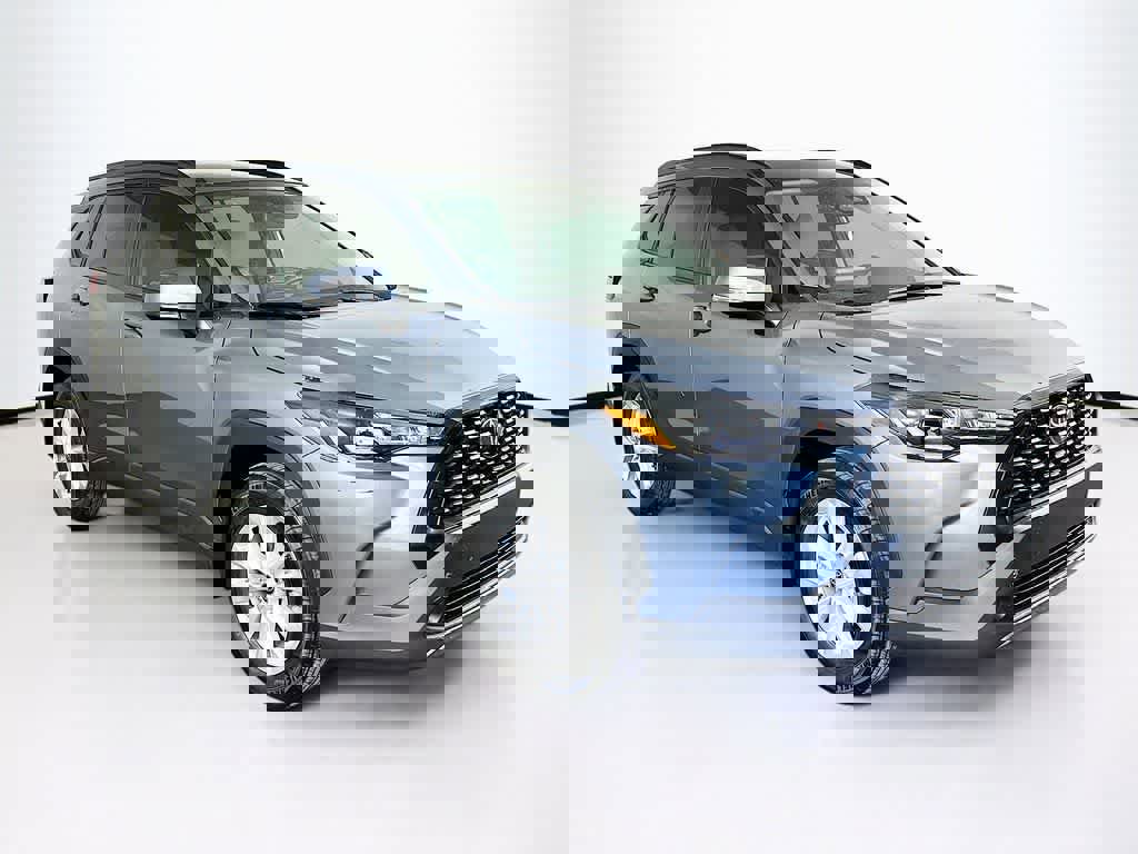 Used 2023 Toyota Corolla Cross LE image 7