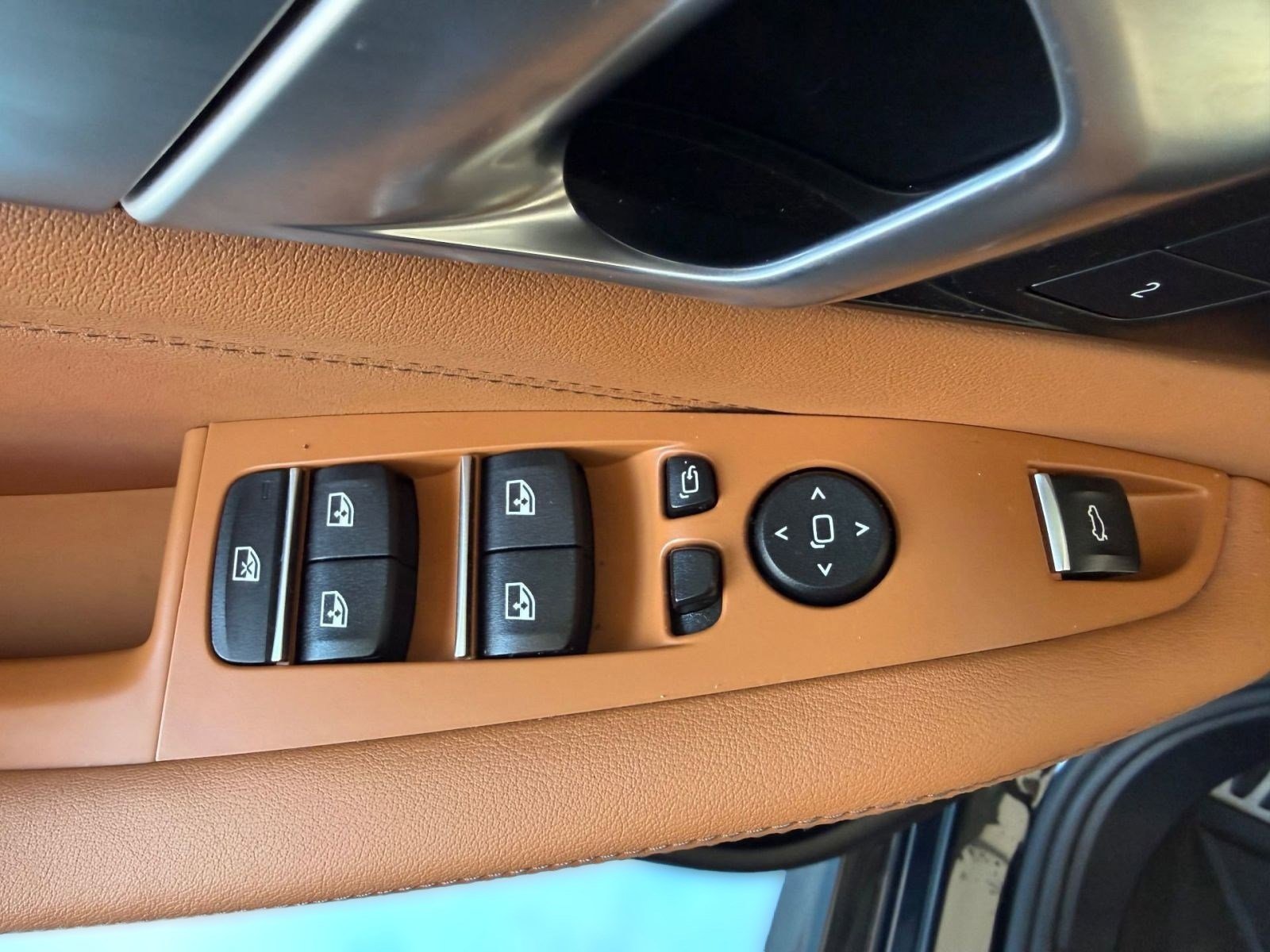 Used 2024 BMW X5 xDrive40i w/ M Sport Package image 27