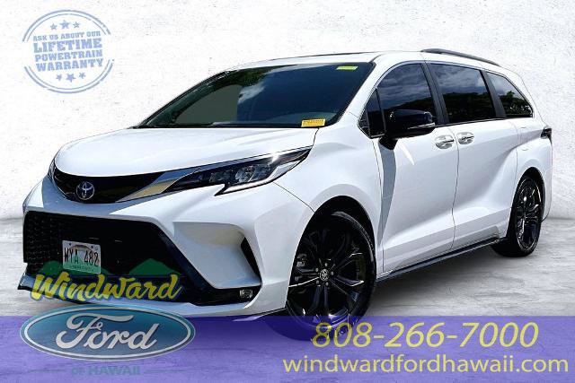Used 2024 Toyota Sienna XSE FWD image 1