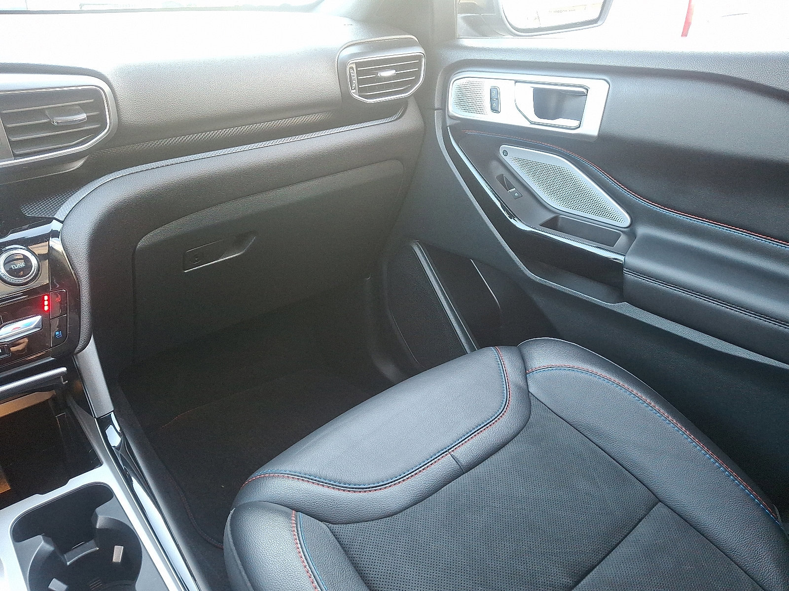 Certified 2024 Ford Explorer ST w/ Equipment Group 401A image 16