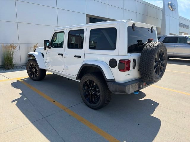 Used 2024 Jeep Wrangler Unlimited Sahara AWD/4WD image 3