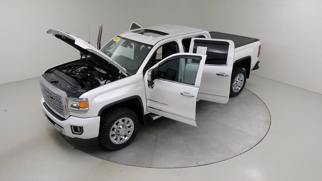 Used 2019 GMC Sierra 2500 Denali w/ Suspension Package, Off-Road AWD/4WD image 58
