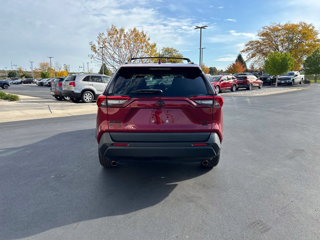 Used 2021 Toyota RAV4 LE AWD/4WD image 7