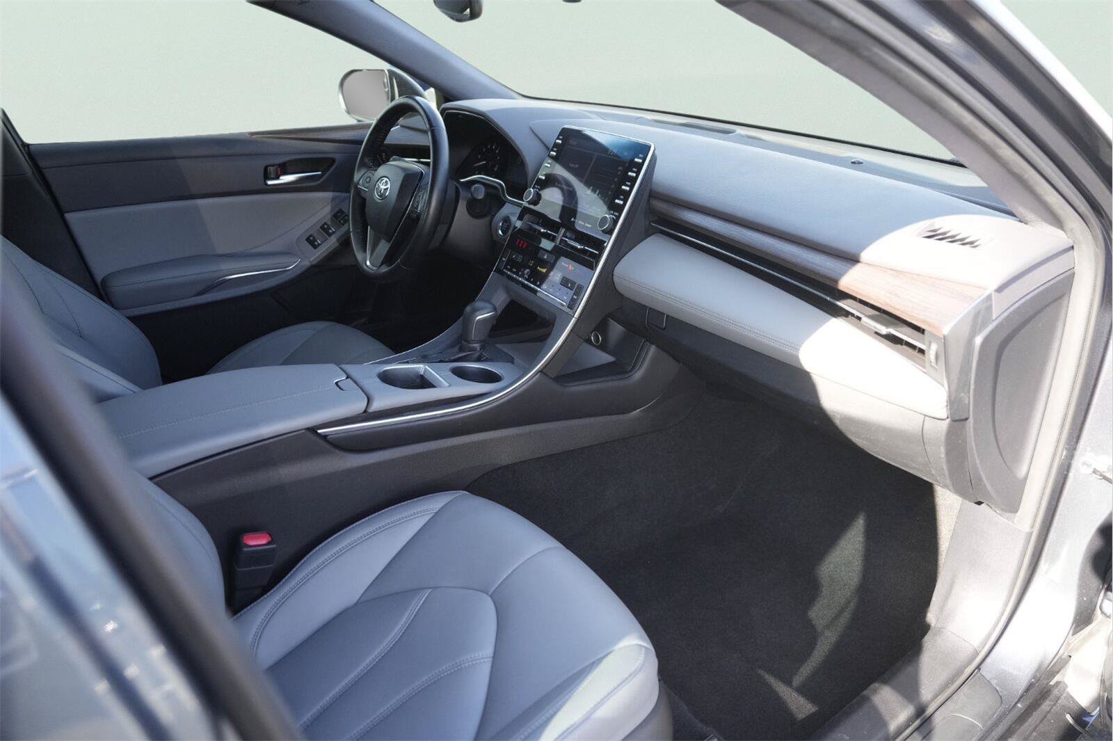 Used 2019 Toyota Avalon XLE w/ Moonroof Package FWD image 18