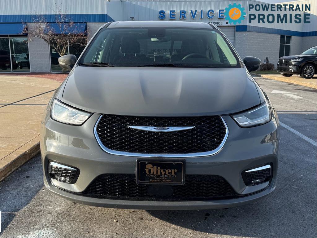 Used 2023 Chrysler Pacifica Touring-L image 7