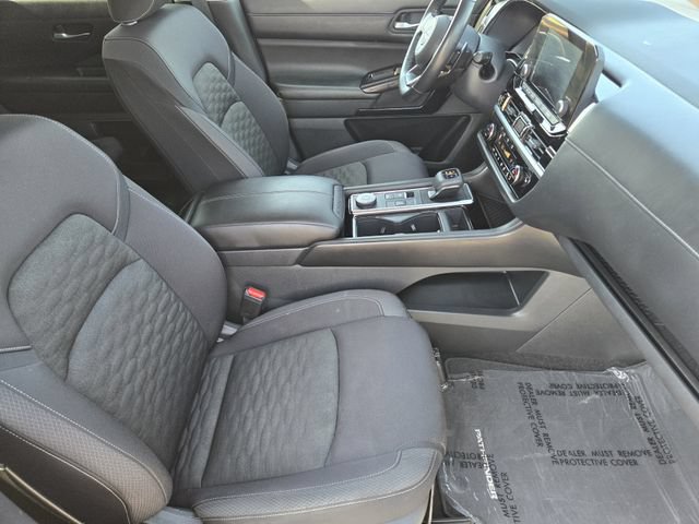 Used 2022 Nissan Pathfinder SV AWD/4WD image 13