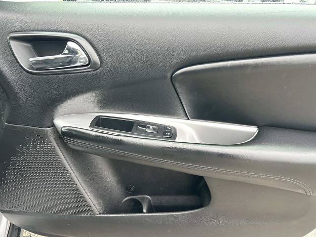 Used 2018 Dodge Journey SE w/ Connectivity Group FWD image 24