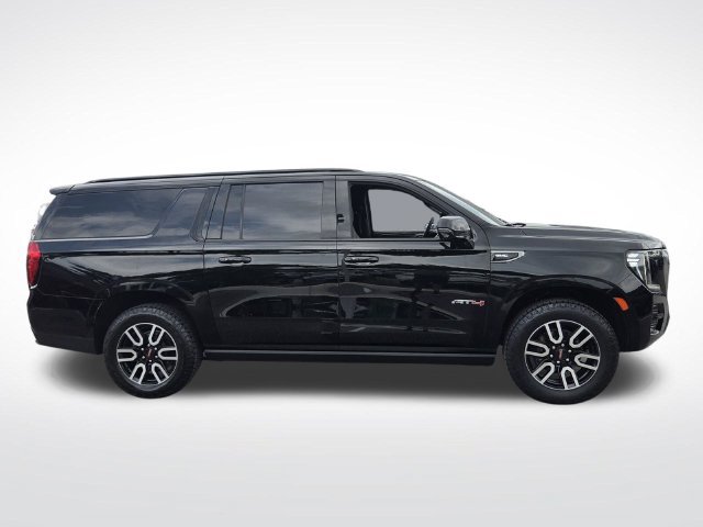 Used 2022 GMC Yukon XL AT4 w/ Technology Package AWD/4WD image 10