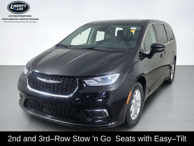 Used 2024 Chrysler Pacifica Touring-L FWD image 7