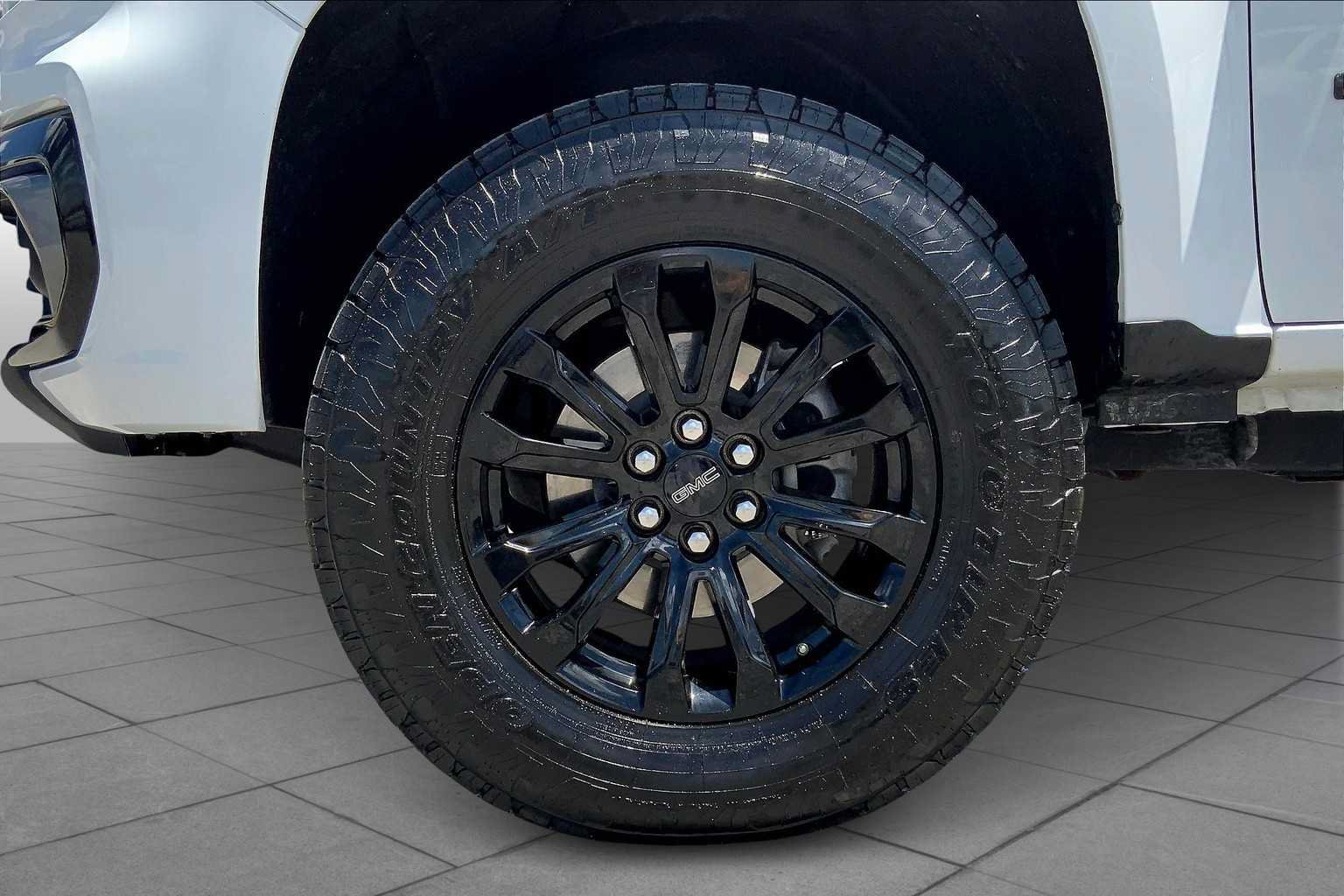 Used 2022 Chevrolet Colorado LT w/ LT Convenience Package AWD/4WD image 11