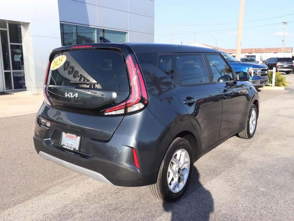 Used 2025 Kia Soul LX w/ LX Technology Package image 5