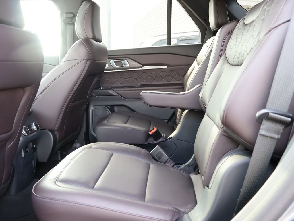 Certified 2025 Ford Explorer Platinum w/ LUX Leather Package image 20