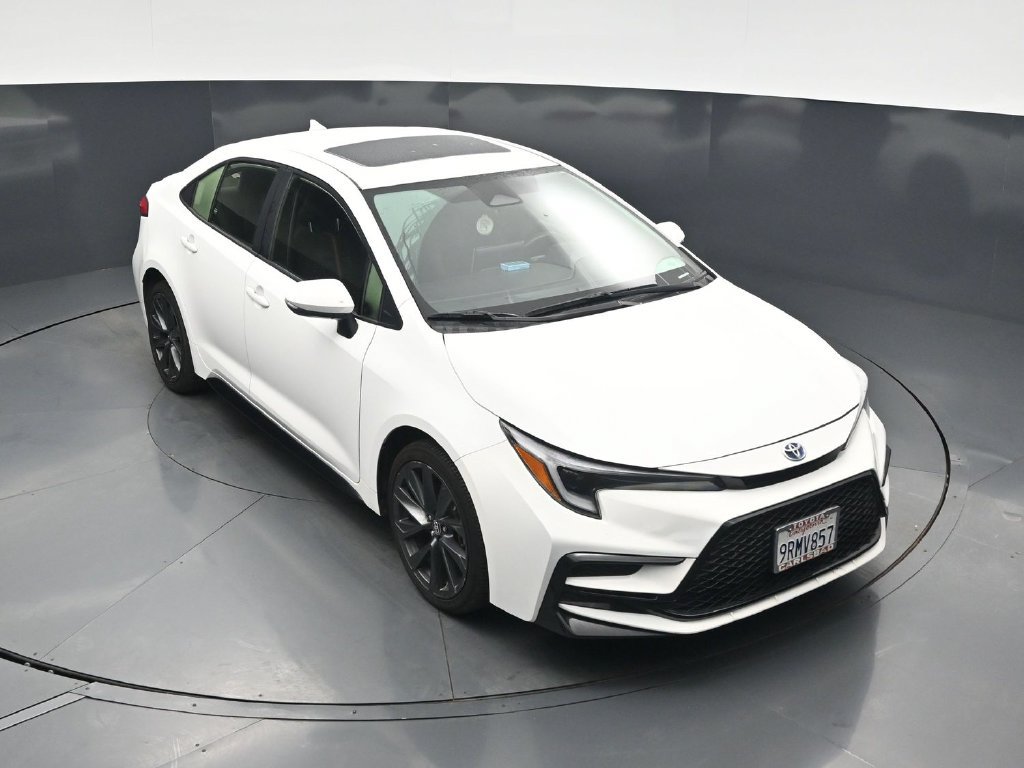 Used 2025 Toyota Corolla SE w/ SE Premium Package FWD image 37