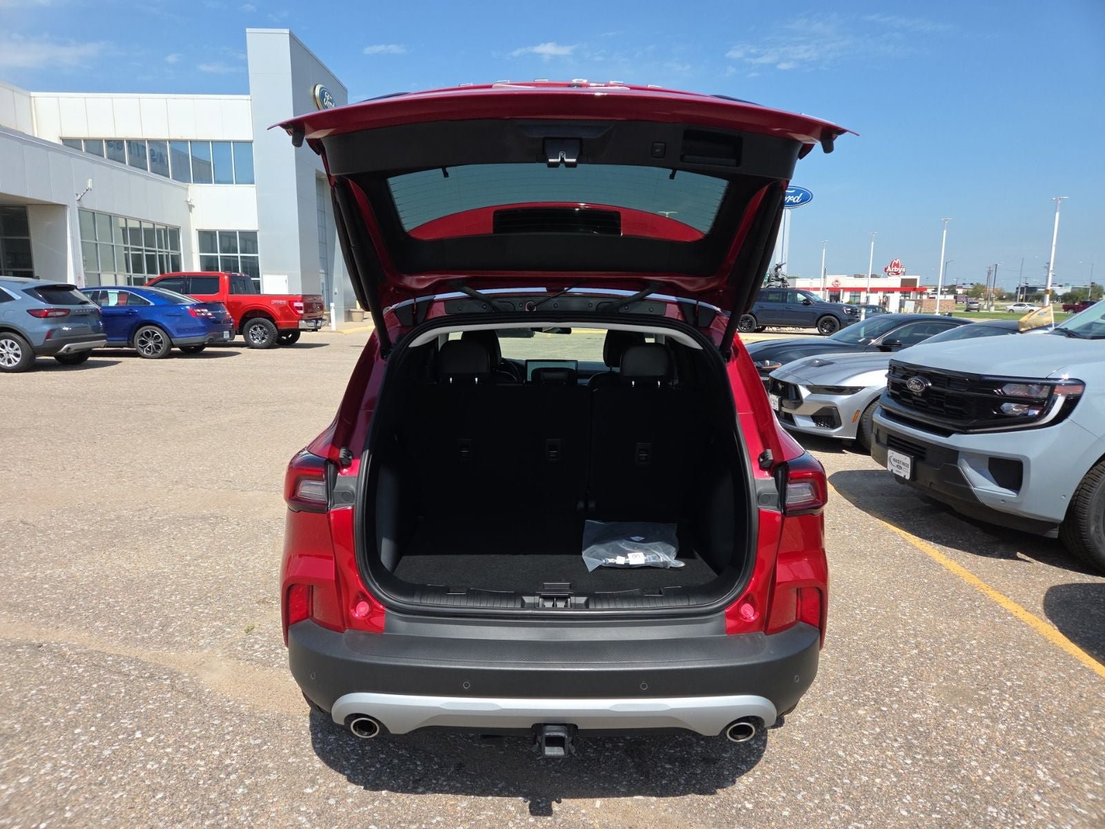 Certified 2025 Ford Escape SE w/ Class II Trailer Tow Package FWD image 10