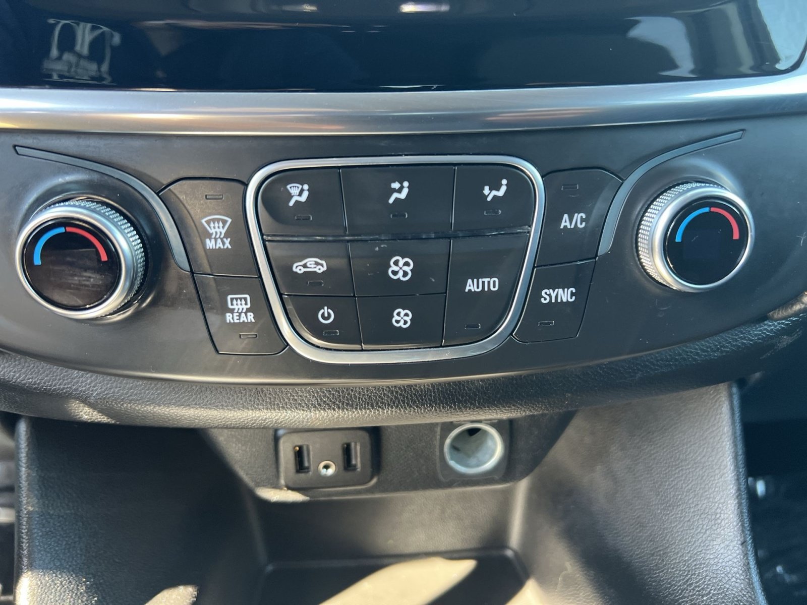 Used 2019 Chevrolet Traverse LS FWD image 28