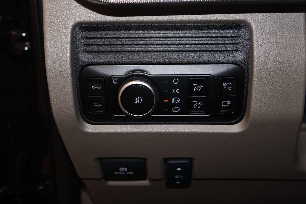 Certified 2025 Ford F350 Platinum w/ Platinum Plus Package image 31