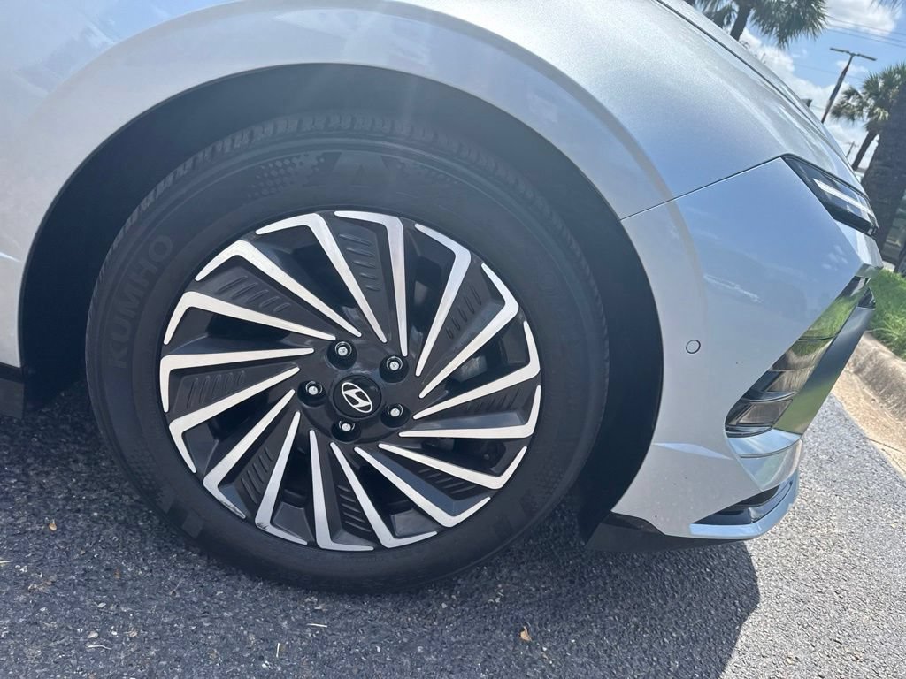Used 2025 Hyundai Sonata Limited FWD image 8