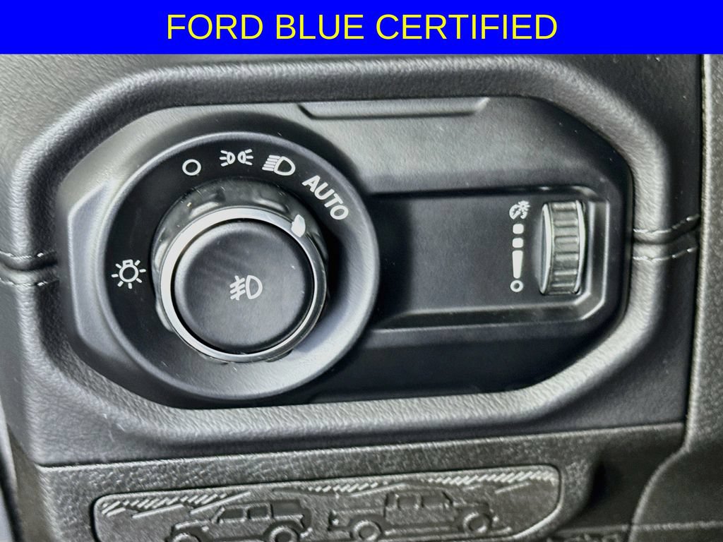 Used 2025 Jeep Wrangler Unlimited Sahara AWD/4WD image 13